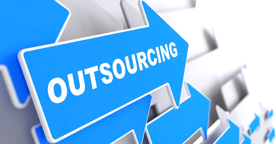 Outsource là gì và đem đến lợi ích ra sao?